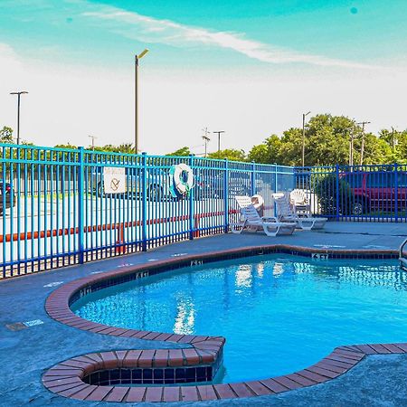 Oyo Hotel Irving Dfw Airport South Εξωτερικό φωτογραφία